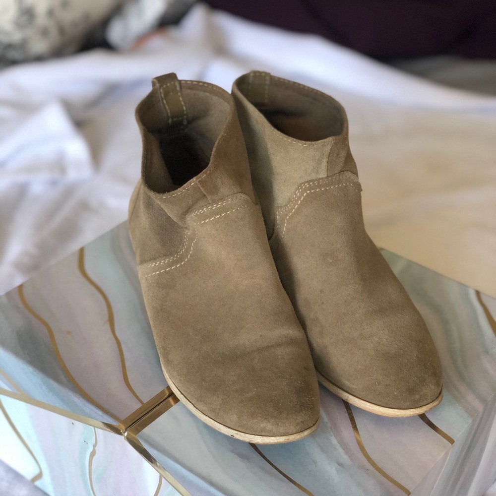 SOLE SOCIETY Taupe Suede Ankle Boot